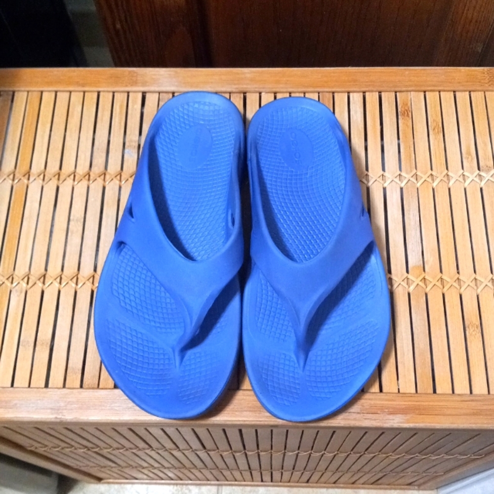 💙🚶‍♀️Oofos Blue Toe Post Recovery Sandals W/Cushioned Arch Support W-12 M-10